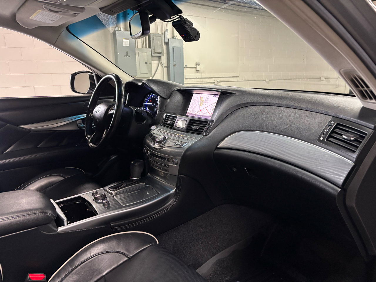 Used 2018 INFINITI Q70 L 3.7 image 17