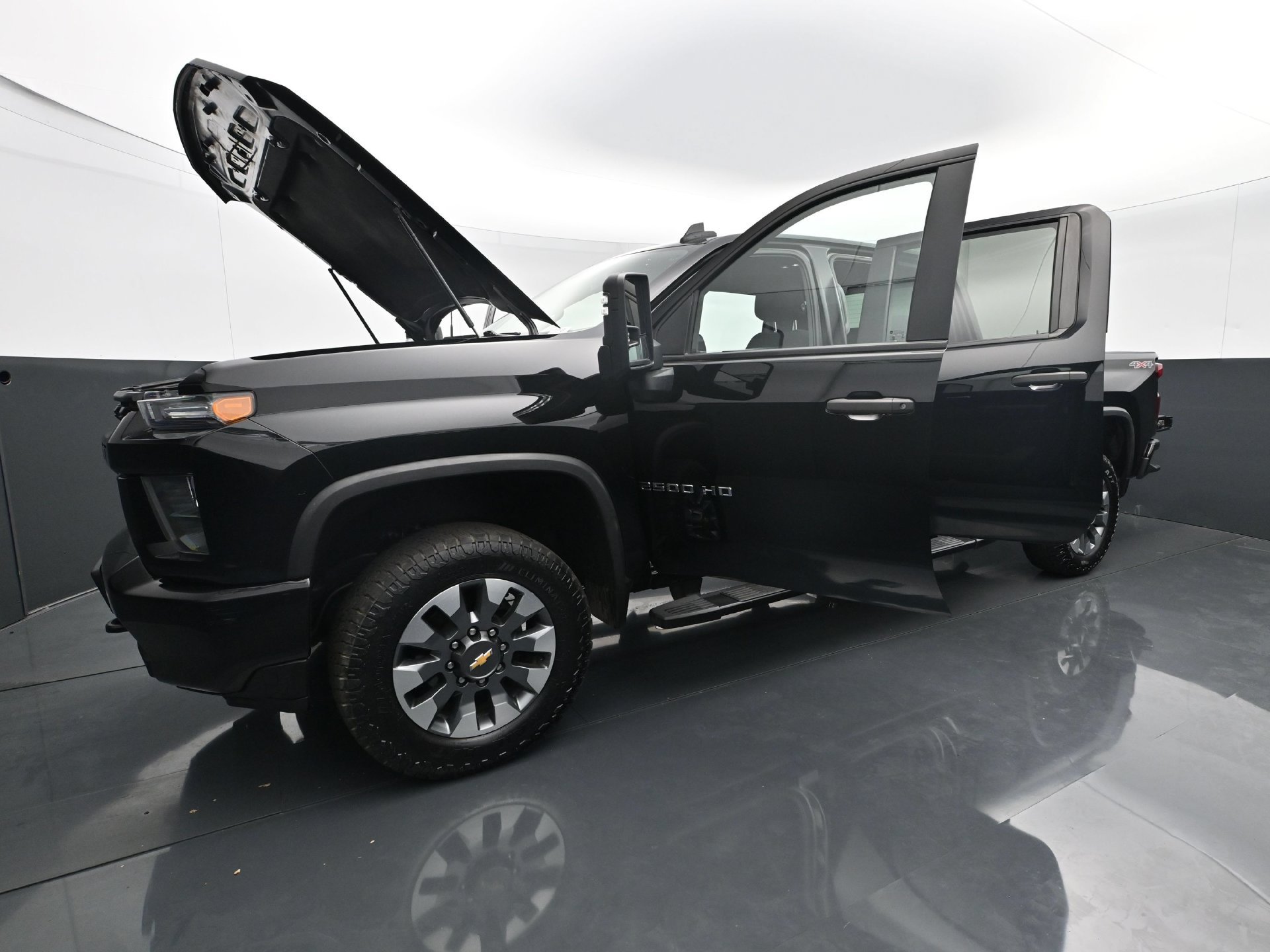 Used 2022 Chevrolet Silverado 2500 Custom w/ Custom Value Package AWD/4WD image 28