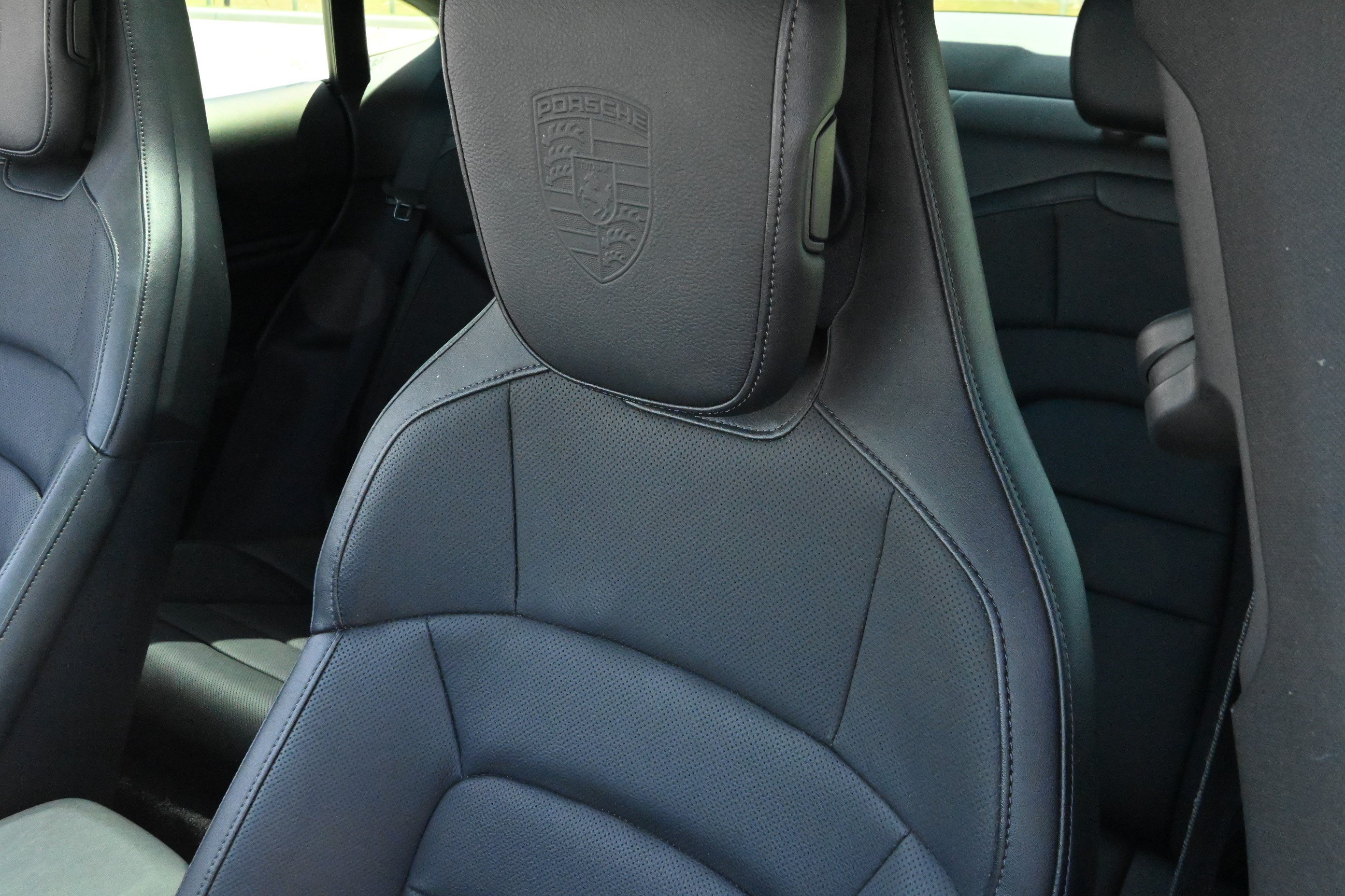 Used 2022 Porsche Taycan RWD image 12