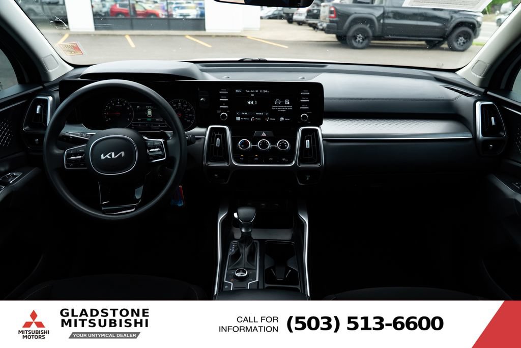 Used 2023 Kia Sorento LX AWD/4WD image 8