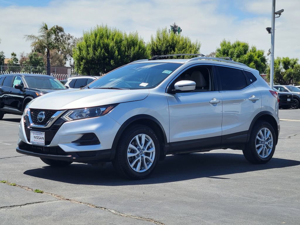 Used 2020 Nissan Rogue Sport SV FWD image 2