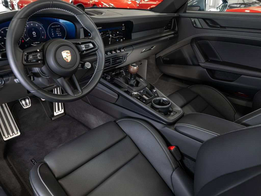 Used 2025 Porsche 911 Carrera RWD image 29