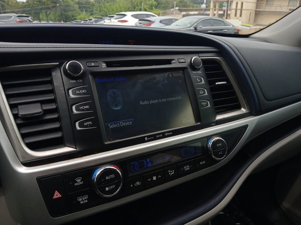 Used 2017 Toyota Highlander Plus FWD image 22