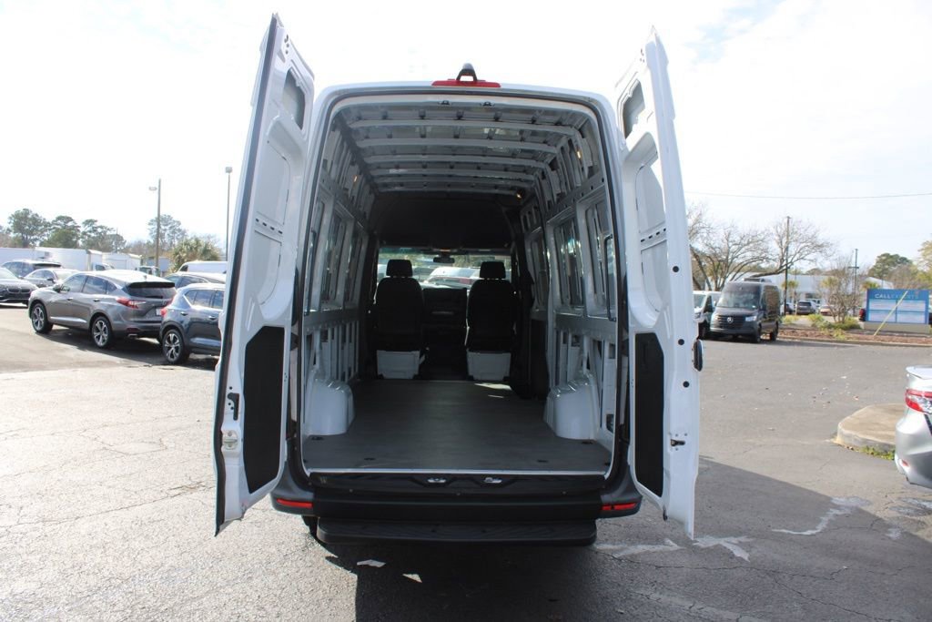 Used 2023 Mercedes-Benz Sprinter 2500 image 29