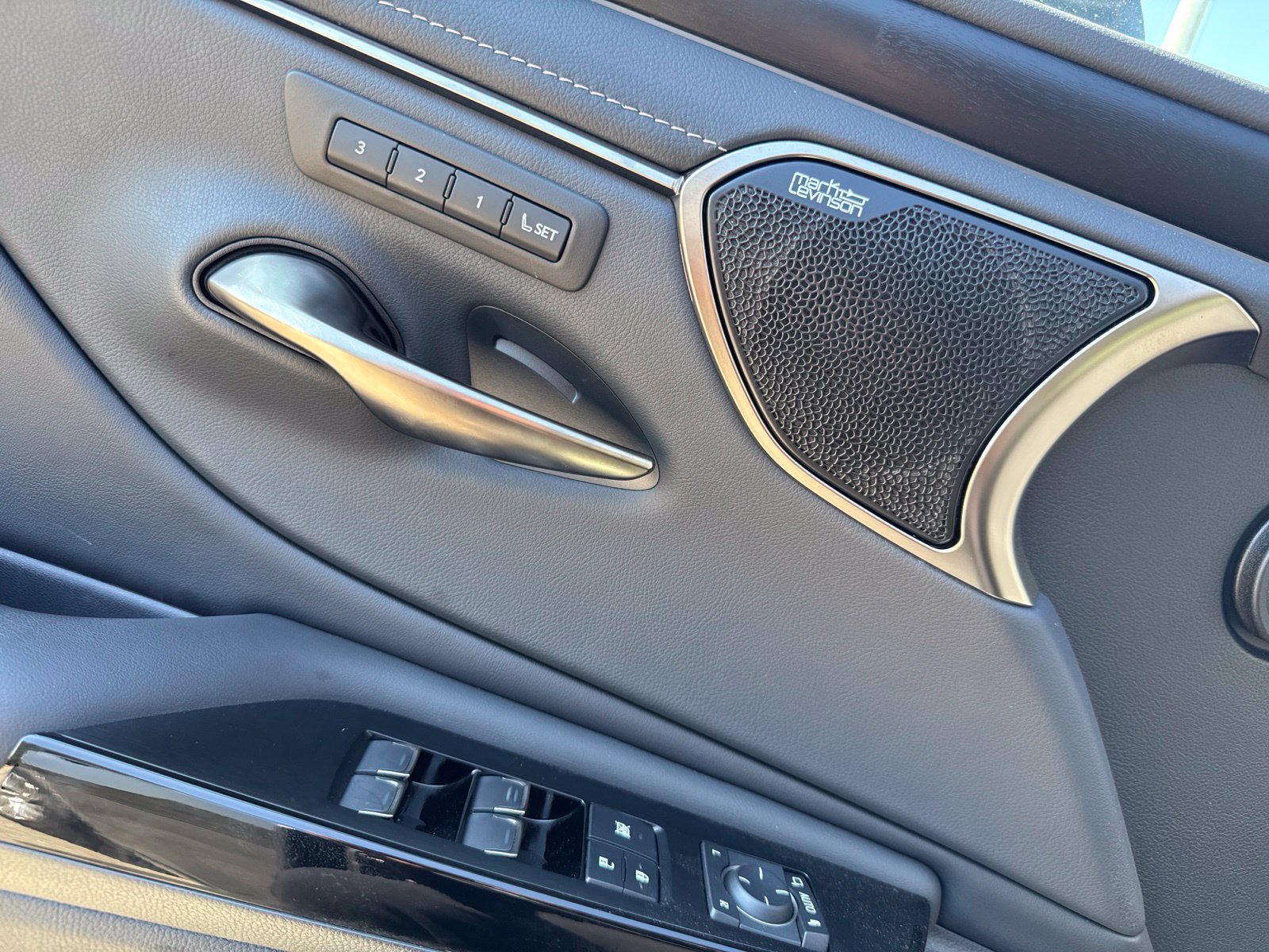 Used 2023 Lexus ES 350 w/ Accessory Package (Z1) FWD image 13