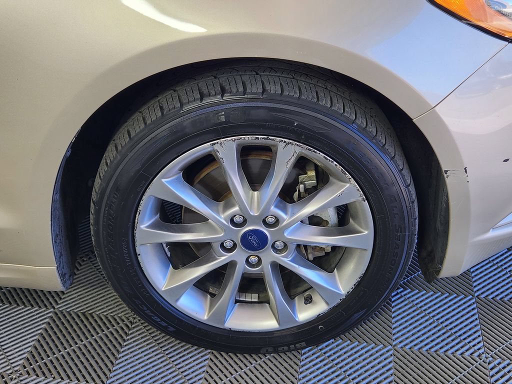 Used 2017 Ford Fusion SE FWD image 9