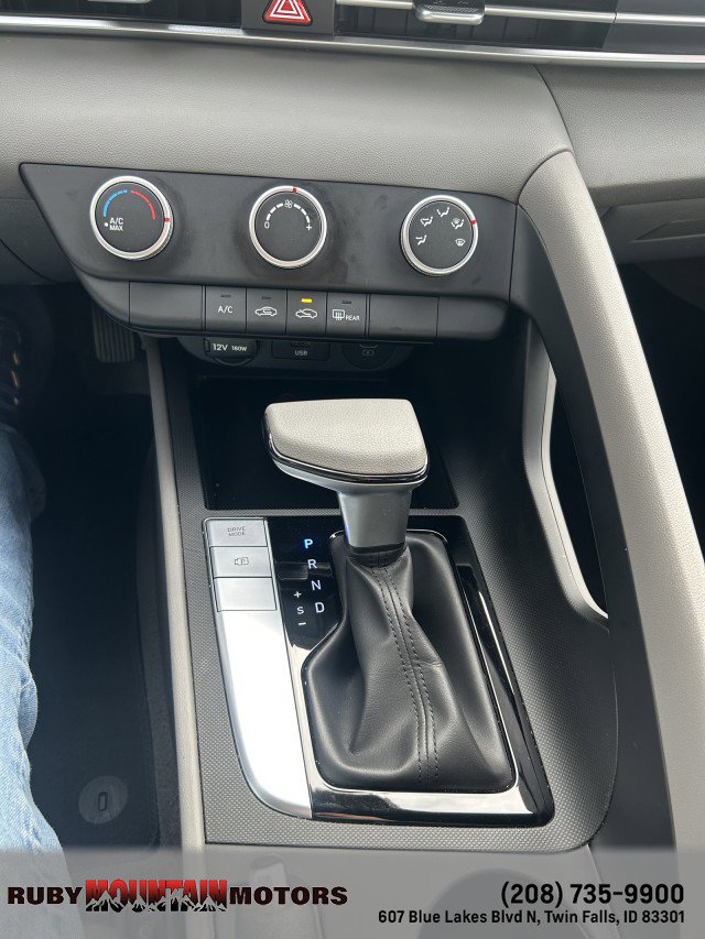 Used 2024 Hyundai Elantra SE image 22