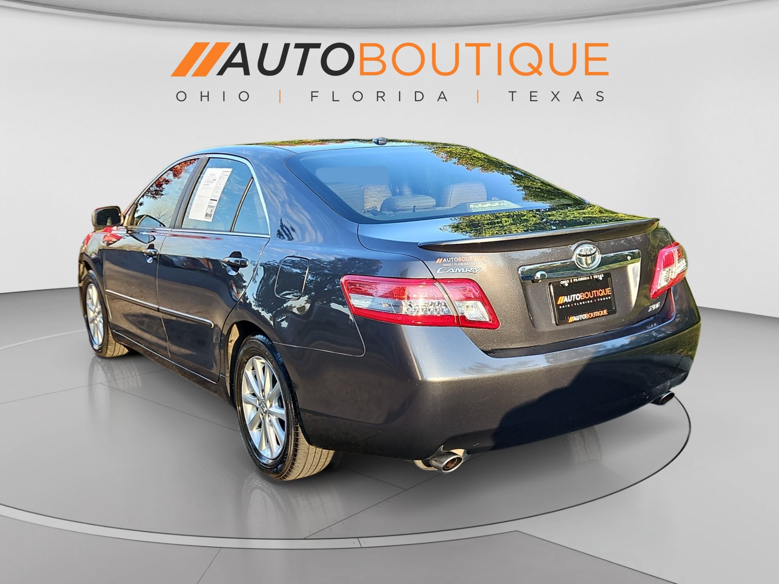 Used 2011 Toyota Camry XLE w/ SE/XLE Extra-Value Pkg FWD image 3