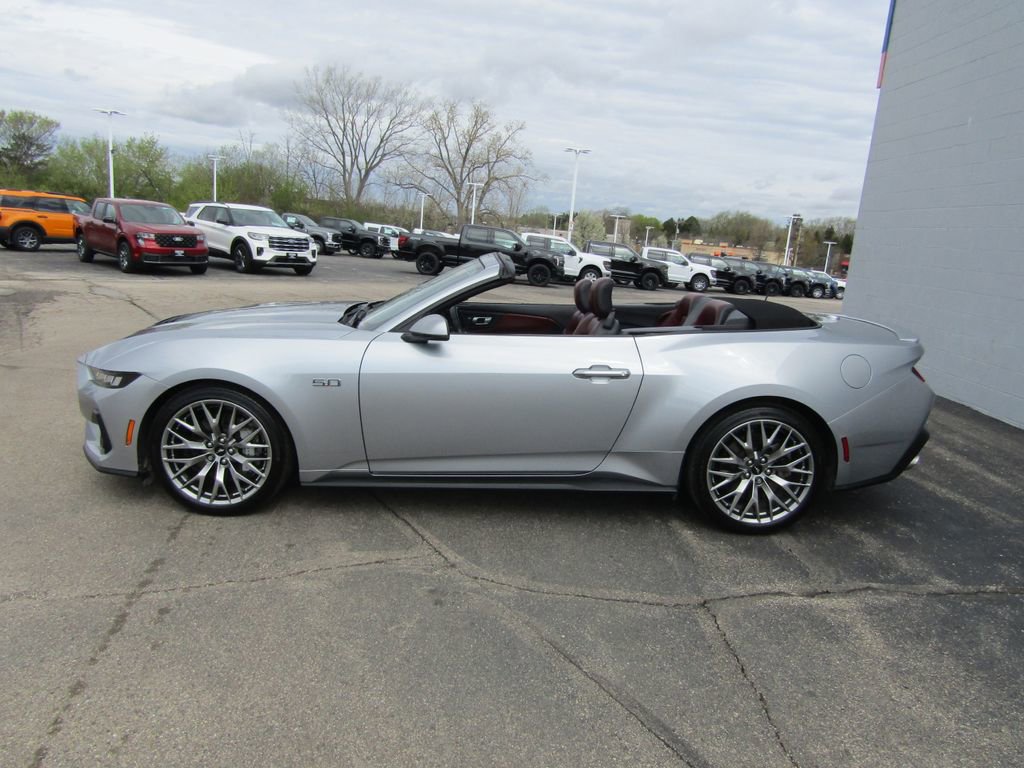 Used 2025 Ford Mustang GT Premium RWD image 12