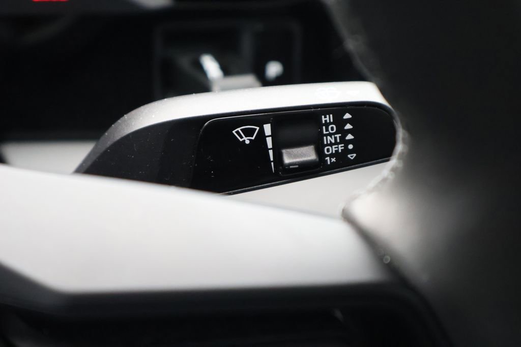 Used 2022 Porsche Taycan image 24