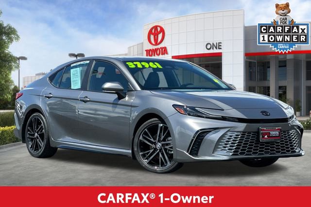 Used 2025 Toyota Camry XSE FWD image 2