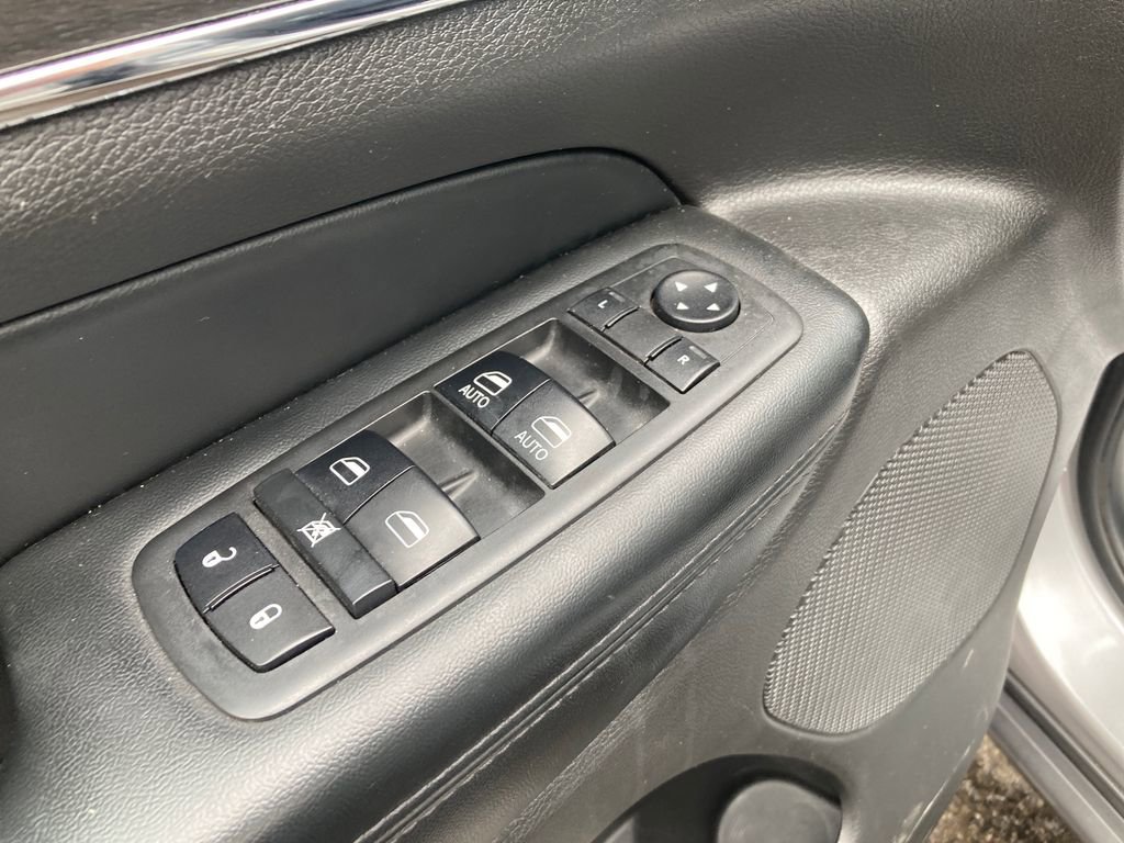 Used 2018 Jeep Grand Cherokee Limited image 14