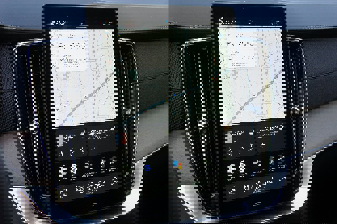 New 2025 Volvo XC90 T8 Plus w/ Protection Package Premier image 13