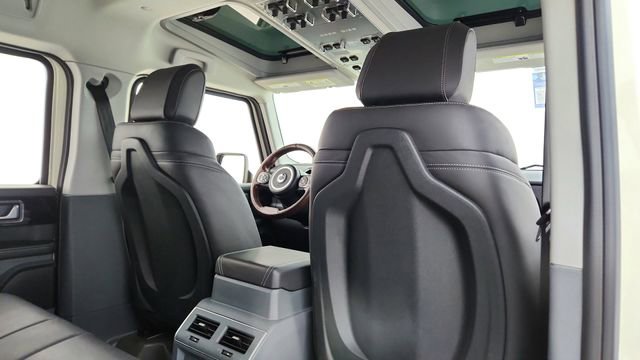 Used 2025 INEOS Grenadier AWD/4WD image 27