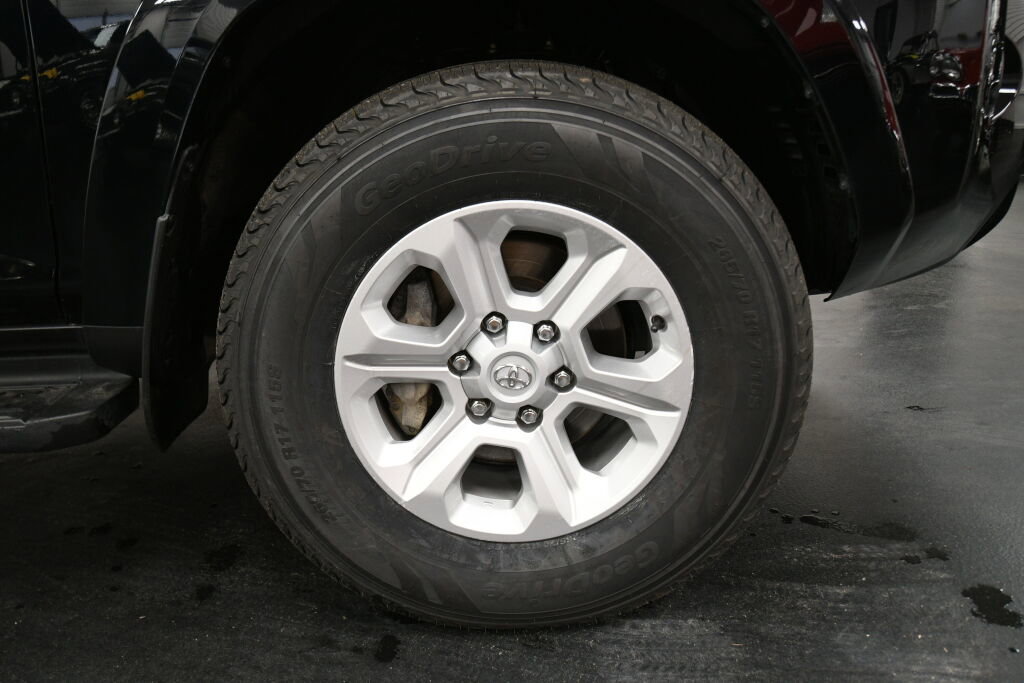 Certified 2024 Toyota 4Runner SR5 Premium image 9