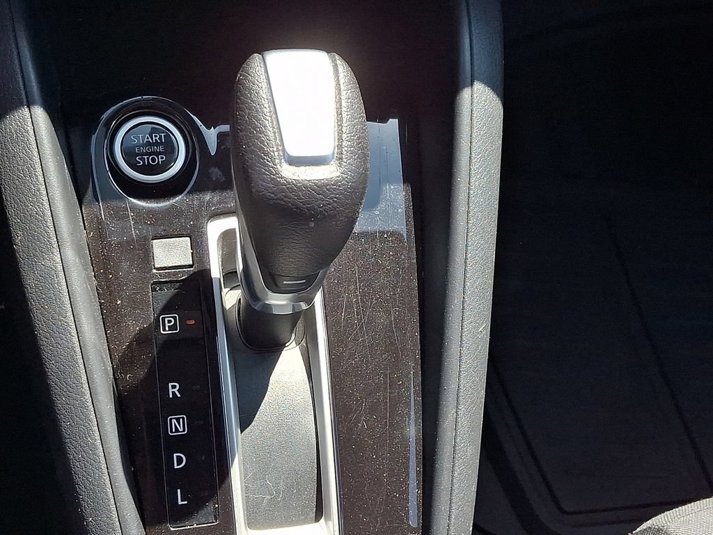 Used 2021 Nissan Versa SV FWD image 16