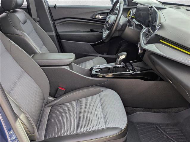 Used 2024 Chevrolet Trax LT w/ Sunroof Package FWD image 26