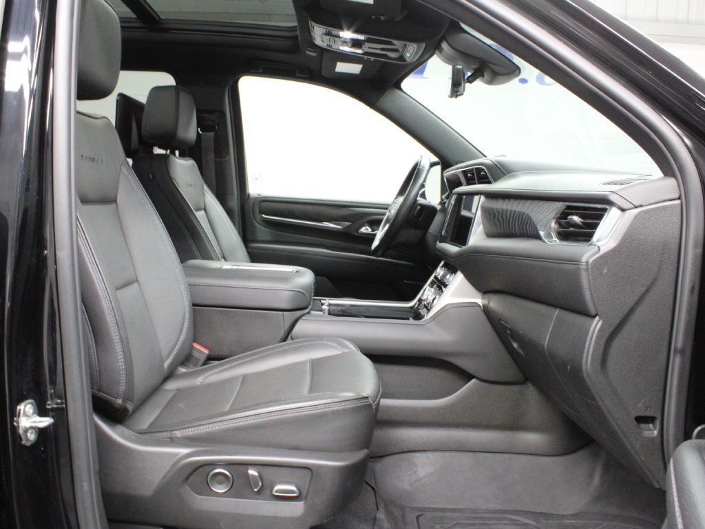 Used 2023 GMC Yukon XL Denali w/ Advanced Technology Package AWD/4WD image 43
