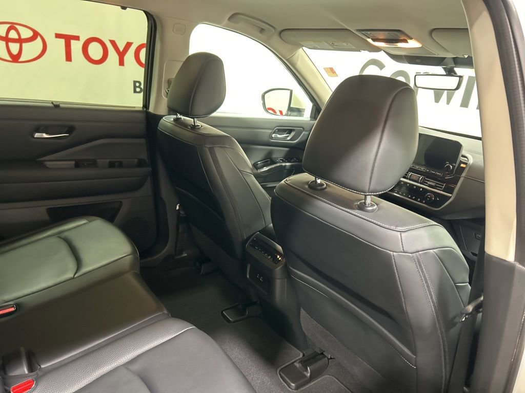 Used 2023 Nissan Pathfinder SL image 18