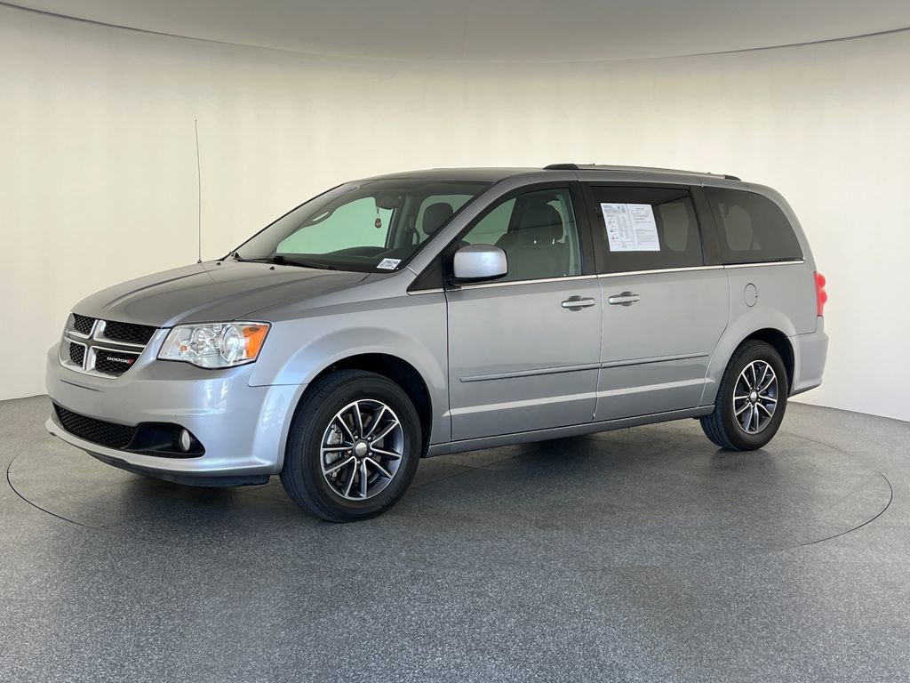 Used 2017 Dodge Grand Caravan SXT w/ Rear Park Assist Package FWD image 9