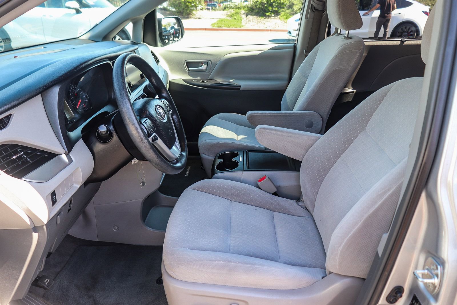 Certified 2017 Toyota Sienna LE FWD image 21