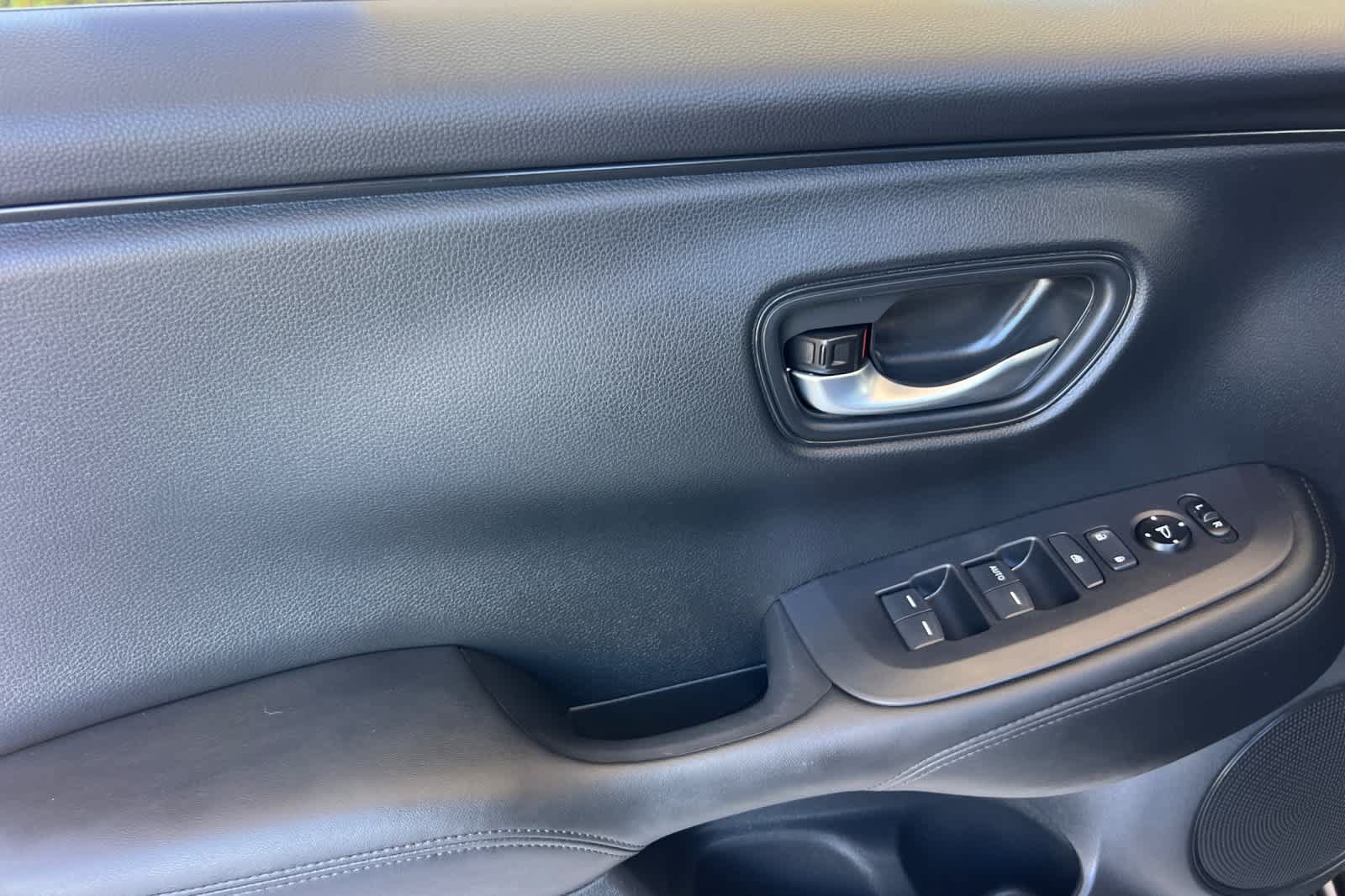 Used 2025 Honda HR-V LX image 12