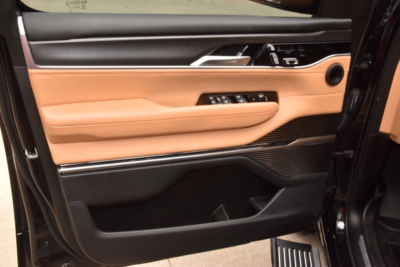 Used 2024 Jeep Grand Wagoneer Series III w/ Rear Seat Video Group 1 AWD/4WD image 37