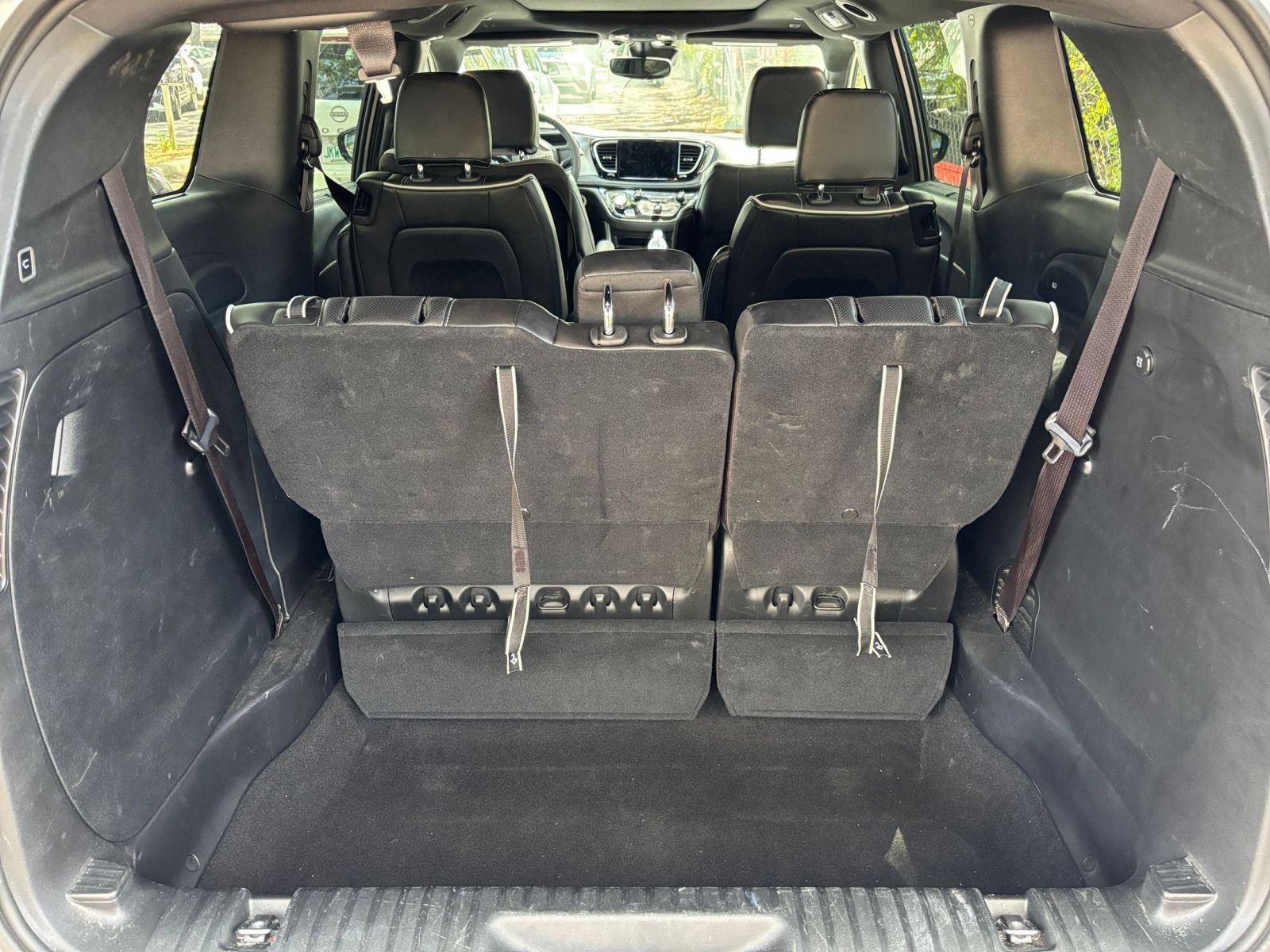 Used 2025 Chrysler Pacifica Limited FWD image 35