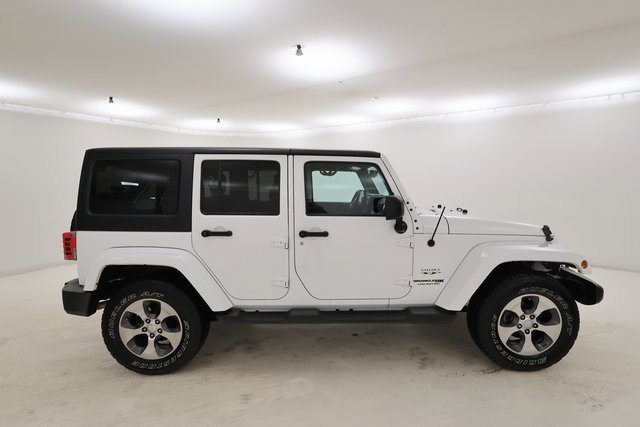 Used 2018 Jeep Wrangler Unlimited Sahara w/ Connectivity Group image 2