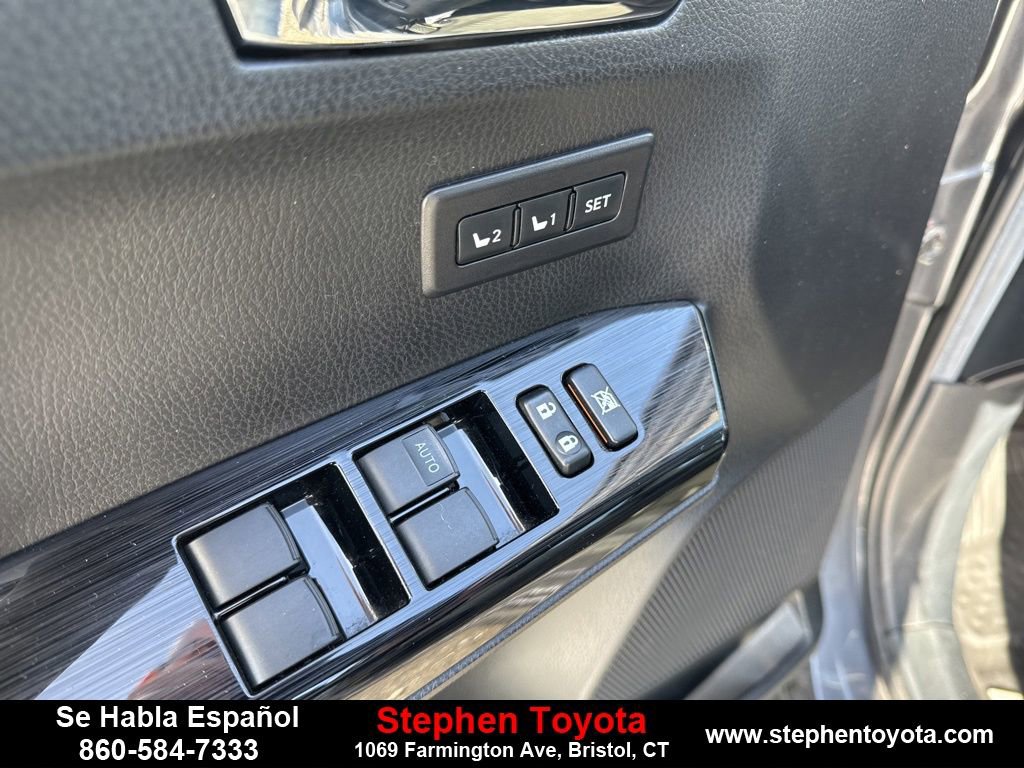 Used 2018 Toyota RAV4 Limited image 13