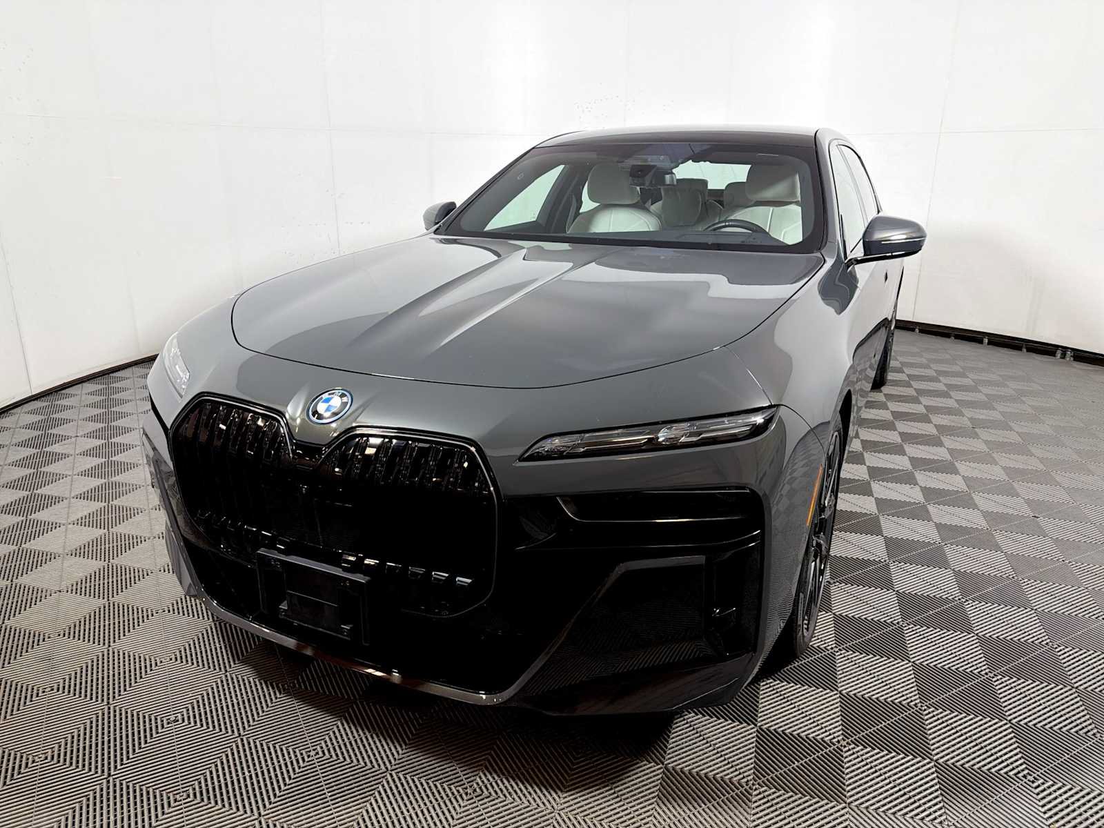 Used 2026 BMW i7 xDrive60 AWD/4WD image 3