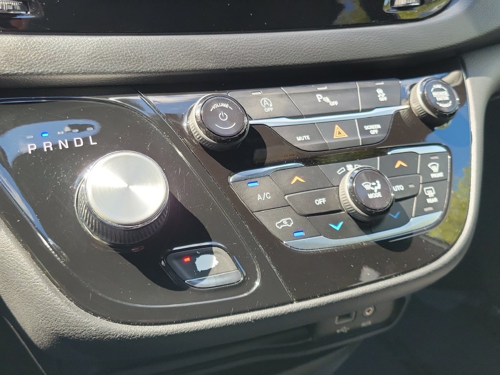 Used 2018 Chrysler Pacifica Touring Plus w/ S Appearance Package FWD image 29