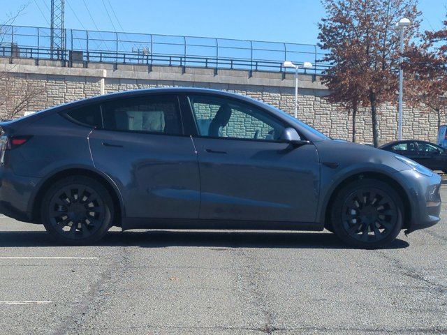 Used 2020 Tesla Model Y Long Range video 4