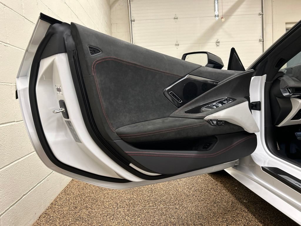 Used 2023 Chevrolet Corvette Stingray Premium Conv w/ Z51 Performance Package RWD image 9