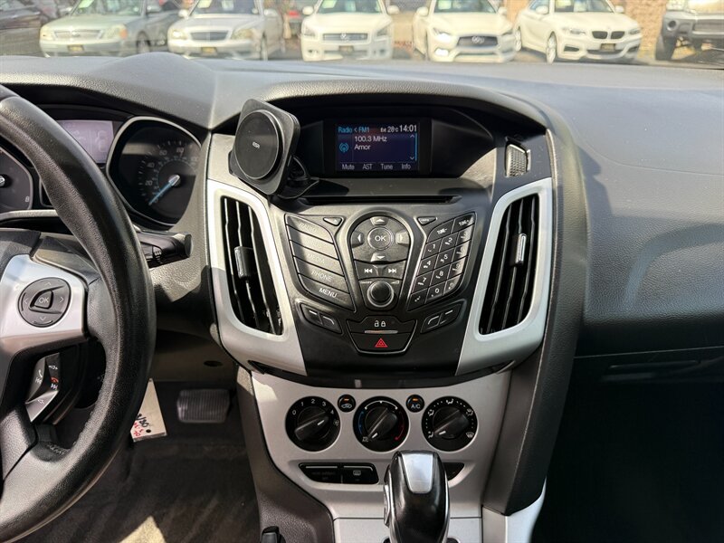 Used 2013 Ford Focus SE FWD image 19