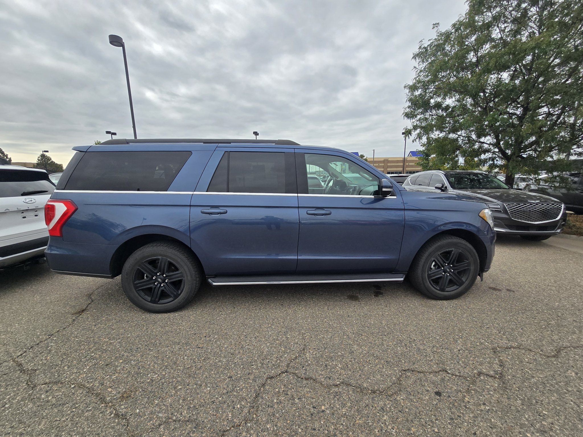 Used 2020 Ford Expedition Max XLT w/ Equipment Group 202A AWD/4WD image 18
