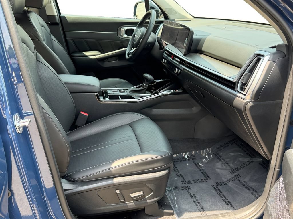 Used 2025 Kia Sorento SX AWD/4WD image 8