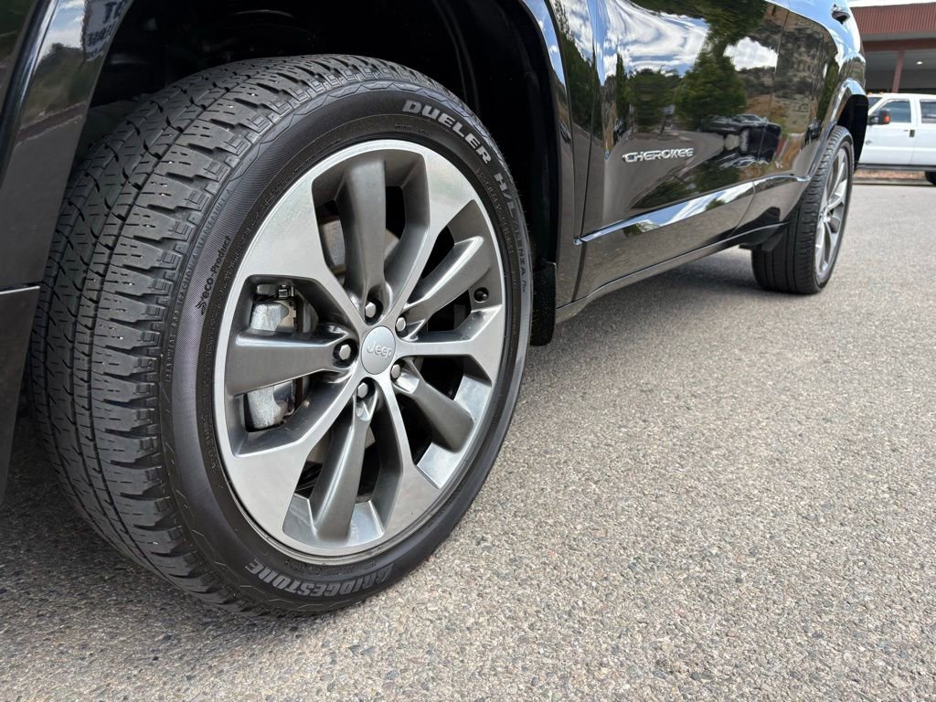 Used 2019 Jeep Cherokee Overland w/ Trailer Tow Group AWD/4WD image 13