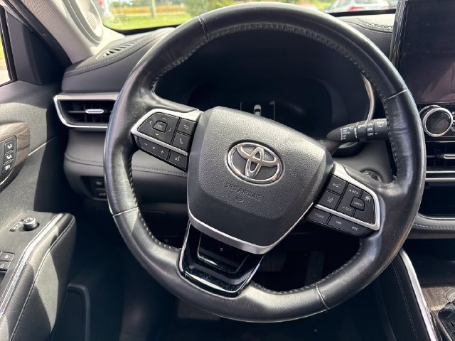 Used 2023 Toyota Highlander Platinum AWD/4WD image 22