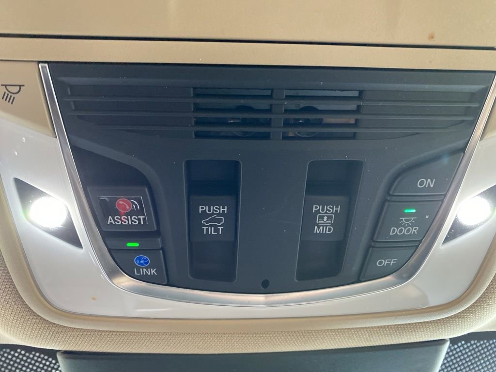 Used 2023 Acura MDX SH-AWD image 25