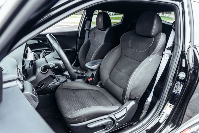 Used 2020 Hyundai Veloster N w/ Performance Package FWD image 4
