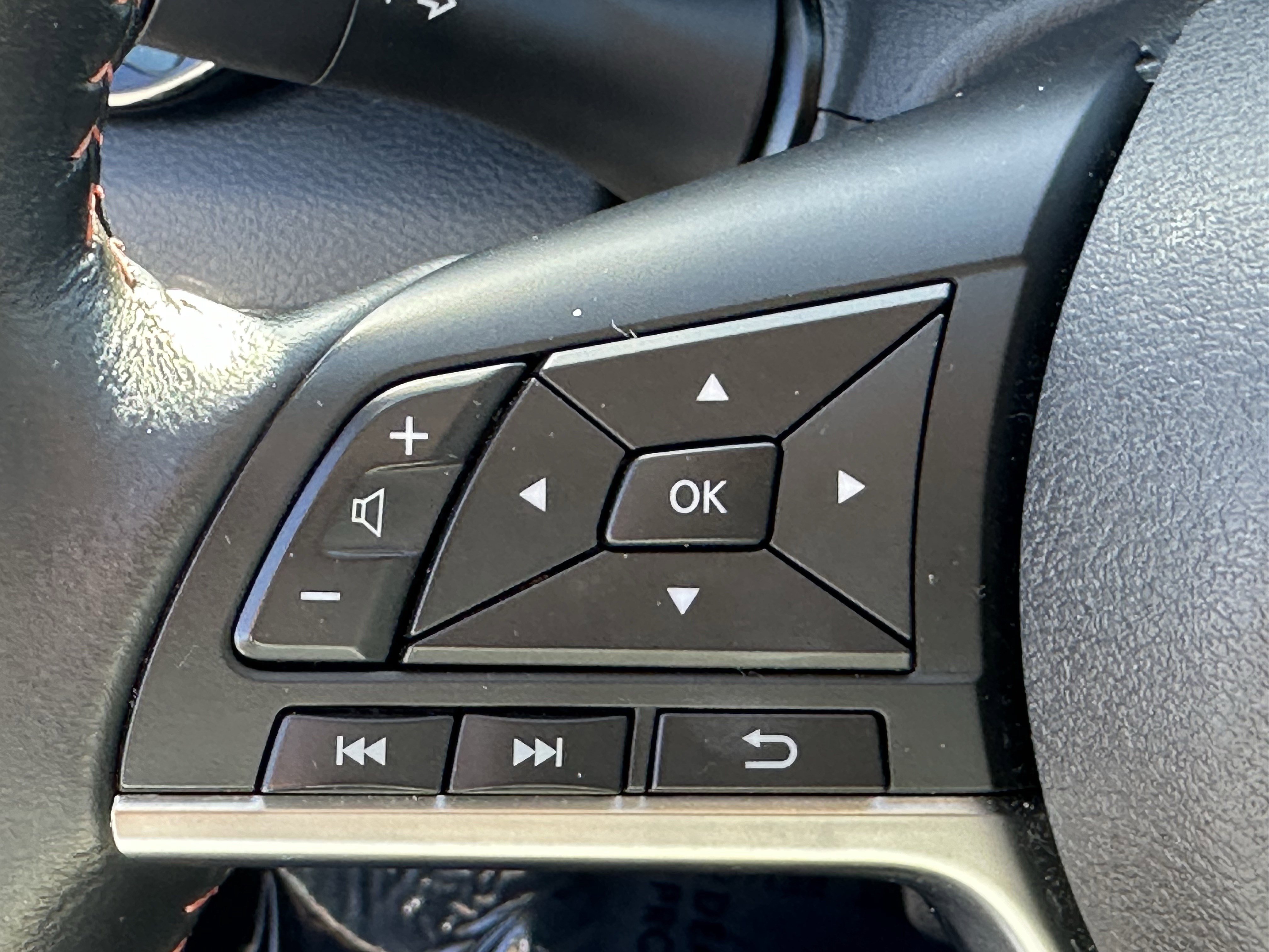 Used 2023 Nissan Sentra SR w/ SR Premium Package image 27