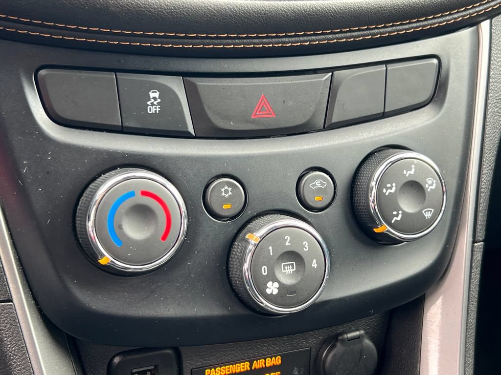 Used 2020 Chevrolet Trax LT w/ Driver Confidence Package FWD image 28