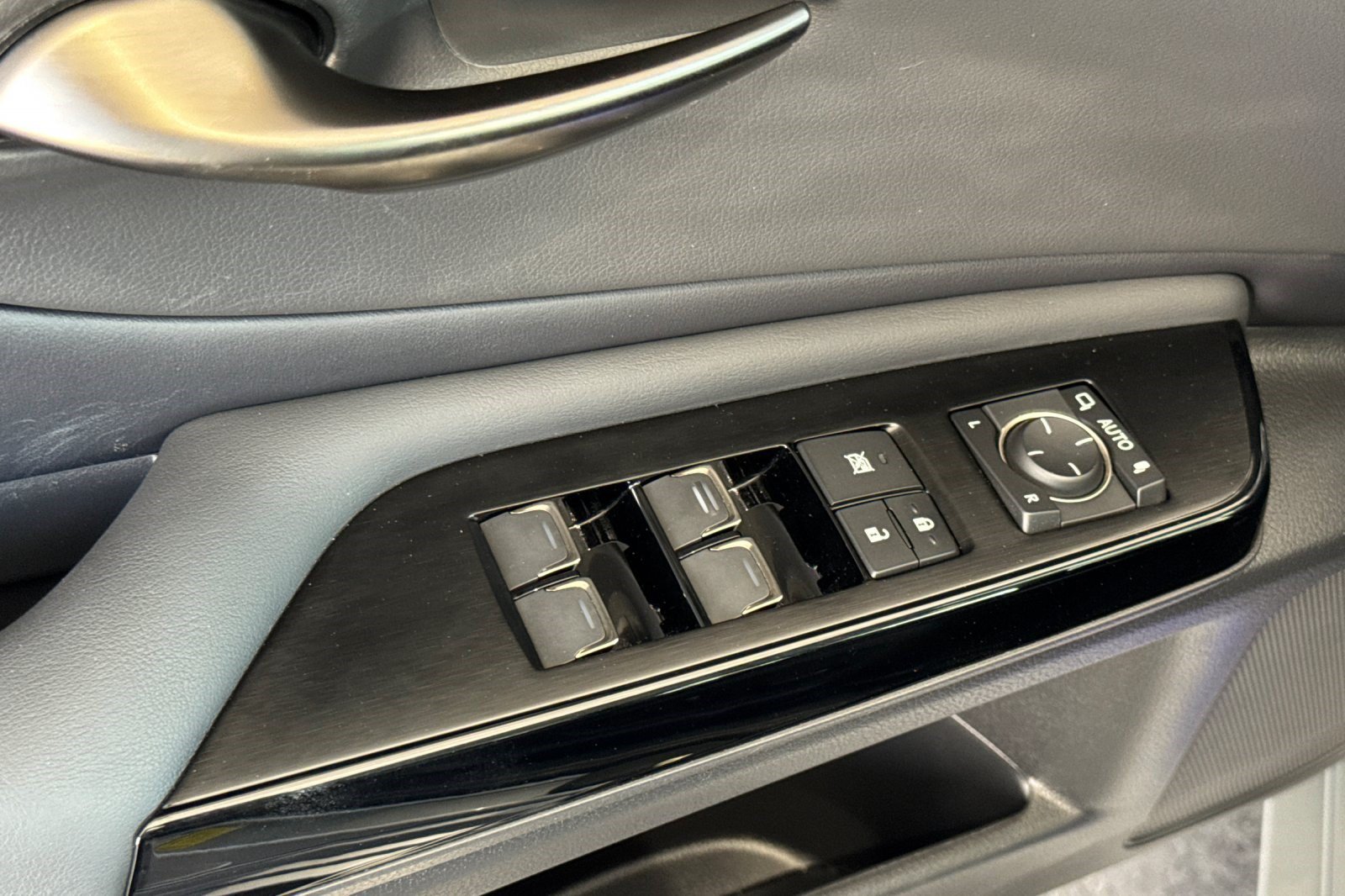 Certified 2024 Lexus ES 300h w/ Premium Package FWD image 13