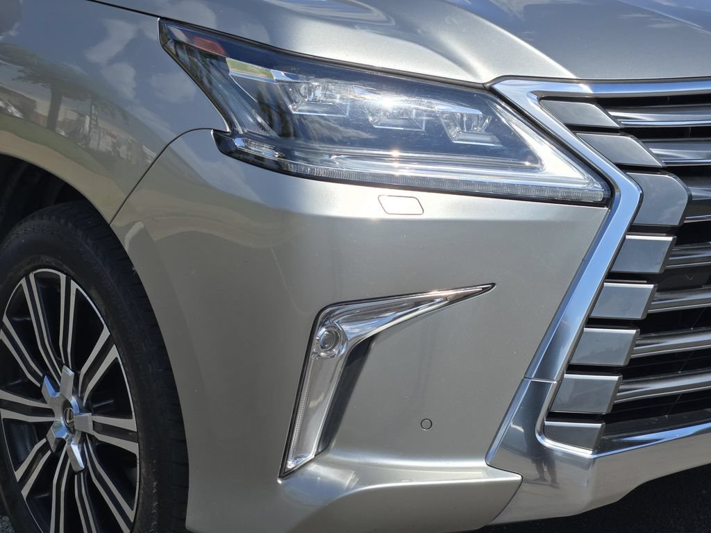 Used 2020 Lexus LX 570 4WD w/ Luxury Package image 9