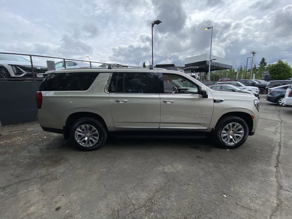 Used 2024 GMC Yukon XL Denali w/ Advanced Technology Package AWD/4WD image 7