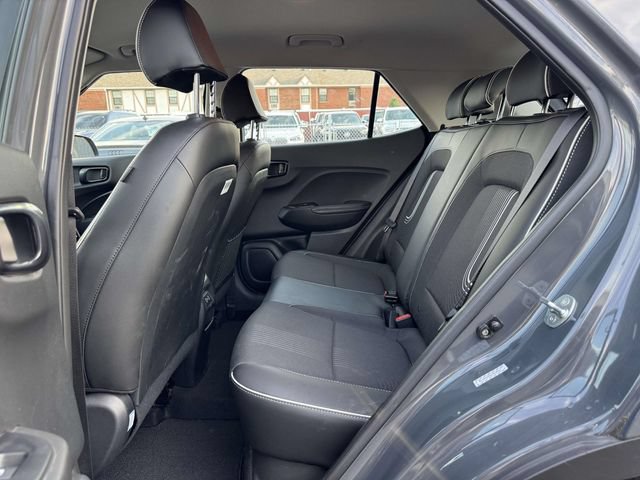 Used 2024 Hyundai Venue Limited FWD image 17
