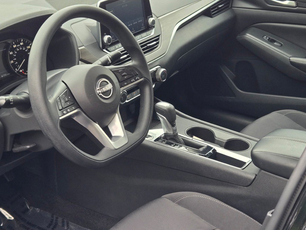 Used 2025 Nissan Altima 2.5 SV FWD image 23