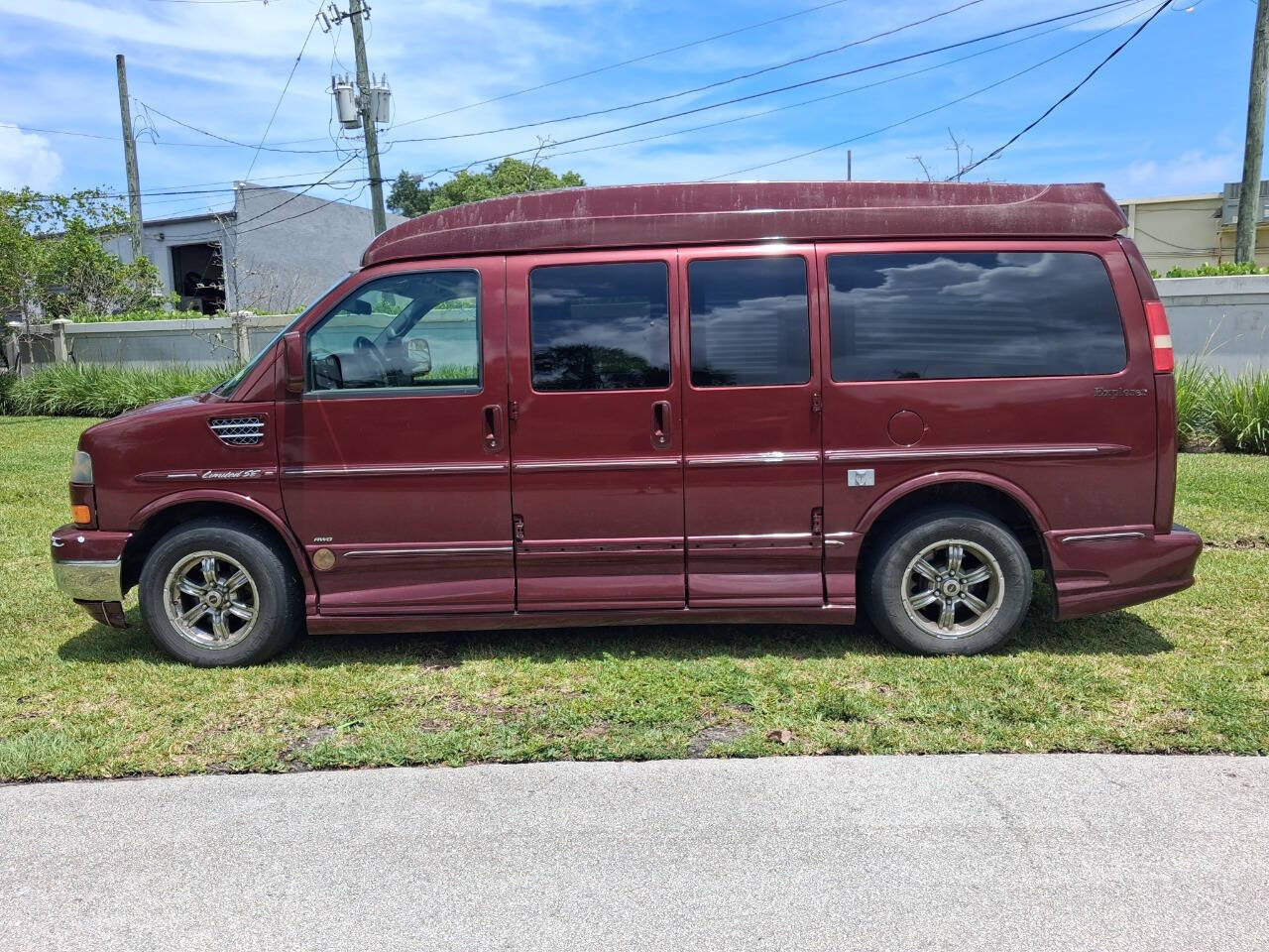 Used 2010 GMC Savana 1500 AWD w/ Preferred Equipment Group image 6