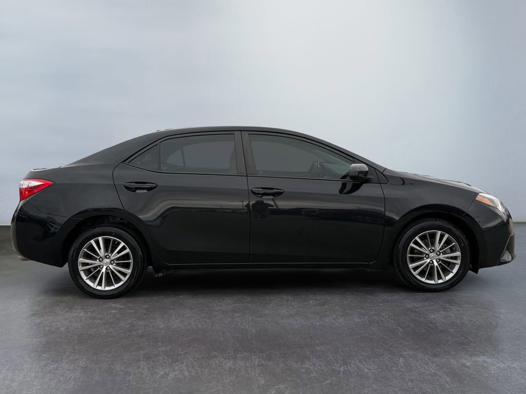 Used 2015 Toyota Corolla LE image 2